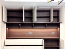 柜門全開猛吹風(fēng)？小心家具變形、墻面開裂！